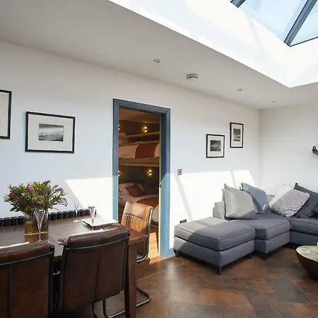 Host & - The Nook Saltburn-by-the-Sea