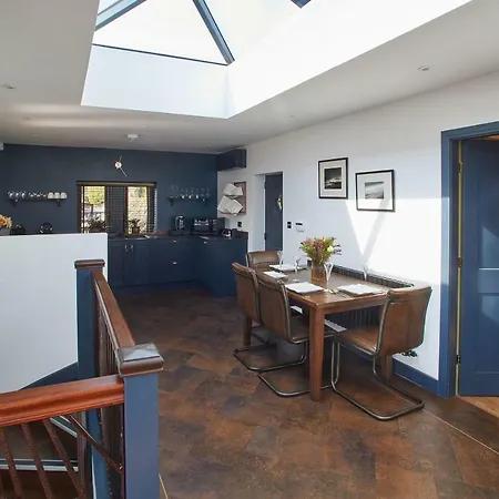 Host & - The Nook Holiday home